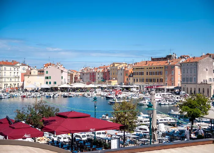 아파트 Riva Blu Sea View 로비니