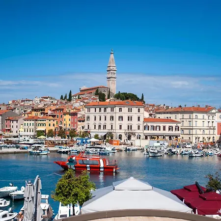 Riva Blu Sea View Apartment *