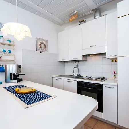 Riva Blu Sea View Apartment *